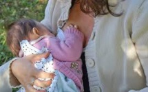 Une Australienne tatouée gagne son combat judiciaire pour allaiter