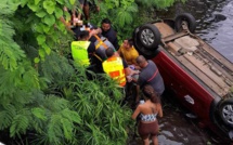 Deux passagers miraculés suite à une impressionnante sortie de route à Papara