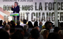 "Le monde est en danger de guerre générale", avertit Mélenchon à La Réunion