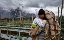 Vie précaire dans l'ombre d'un volcan en Indonésie