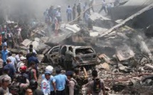 Indonésie: le bilan du crash d'un avion militaire sur la ville de Medan atteint 142 morts