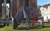 Manifestation d'éleveurs: l'inauguration d'une statue de vache annulée à Vienne