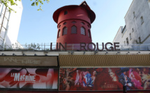 A Paris, les ailes du célèbre Moulin Rouge sont tombées, sans faire de blessé