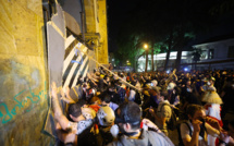 Géorgie: des dizaines de milliers de manifestants contre la loi sur l'"influence étrangère"