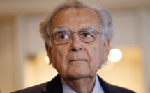 Le journaliste littéraire Bernard Pivot referme le livre de sa vie
