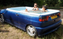 Une voiture jacuzzi pour se rafraîchir lors des grosses chaleurs