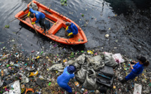 Les Philippines mobilisent des agents pour lutter contre la pollution plastique dans les rivières
