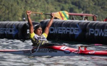 Va’a V1 – Te Aito 2015 : Kévin Céran-Jérusalémy s’impose devant Damas Ami et Steeve Teihotaata.