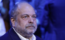 Portables en cellule: Dupond-Moretti "envisage" des fouilles "plus systématiques"