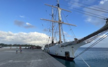 ​Des étudiants américains de passage à Hao