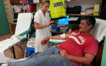 Sensibles à la cause, les policiers donnent leur sang