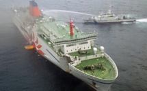 Japon: les secours à bord d'un ferry en feu pour retrouver un membre d'équipage