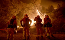 Plus de 8.500 pompiers sur le front en Californie, dévorée par les flammes