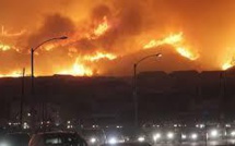 USA: la Californie continue de flamber, plus de 9.000 pompiers en action