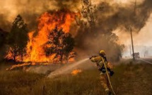 De "bons progrès" des pompiers en Californie grâce à un climat plus clément