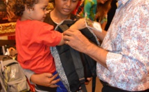 Pirae : 40 enfants ont reçu leur nouveau cartable offert par la mairie
