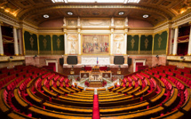 Législatives: la gauche débarque à l'Assemblée et continue de vouloir gouverner