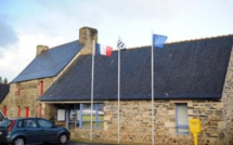 finistère : Il découvre un obus en tondant une pelouse et l'apporte à la mairie