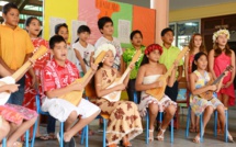 Nicole Sanquer-Fareata et le maire de Punaauia visitent les écoles de la commune