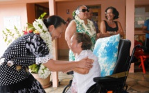 Tea Frogier en visites de terrain à Arue