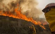 Deux morts dans les incendies en Californie, les pompiers épuisés