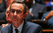 Mayotte: Retailleau ordonne des "vols groupés" de reconduite à la frontière