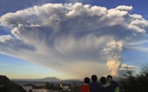 Equateur : le volcan Cotopaxi lâche une colonne de cendres de 2 km de haut