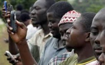 Le téléphone mobile "transforme" l'Afrique mais sa croissance va ralentir