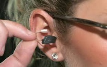 Porter des prothèses auditives freinerait le déclin de la mémoire