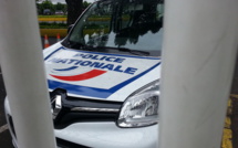 Fiu de son tane, elle s'arrête à la première gendarmerie et dépose plainte