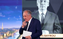 Bayrou promet son gouvernement "avant Noël" et remet les retraites sur la table, sans convaincre la gauche