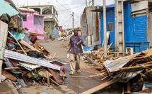 Une semaine après le cyclone Chido, les habitants de Mayotte attendent encore de l'aide