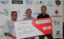 Un chèque pour l'association des enfants hospitalisés