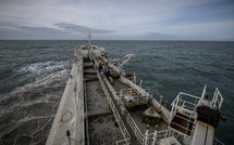 Au large du littoral, l'extraction en eaux troubles du sable marin