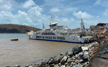 La barge, lien incontournable mais mis à mal par le cyclone à Mayotte