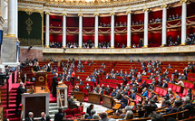 Budgets : les socialistes écartent la censure, Bayrou dégaine ses premiers 49.3