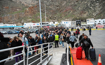 Grèce: 6.000 personnes ont quitté l'île de Santorin, les séismes continuent