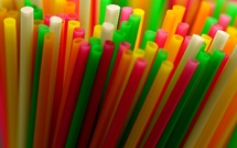 "Retour au plastique!": Trump va signer un décret contre les pailles en papier