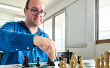 Un grand maître du jeu d'échecs à Tahiti