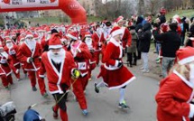 Un millier de pères Noël rassemblés à Stockholm pour une course à pieds