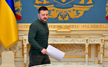 Ukraine: Zelensky sous pression pour accepter la fin de la guerre voulue par Trump