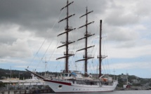 Des marins vietnamiens découvrent qu'un de leurs héros est enterré à Tahiti