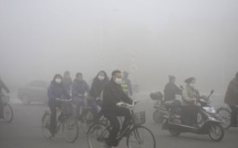 Pékin plongé sous un brouillard polluant déclenche une 2e alerte rouge