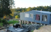 La police australienne retrouve un garçonnet enfermé pendant une descente antidrogue