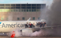 Un Boeing d'American Airlines prend feu à Denver, 12 blessés légers