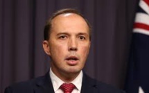 Australie: un ministre traite une journaliste de "sorcière dérangée" et lui envoie le texto par erreur