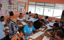 Un groupe de demandeurs d’emploi signe  "Les Contes de Manuia "