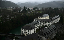 Bétharram: la sortie d'un livre devancée par une interview de la fille de Bayrou