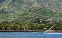 Un voilier s'échoue à Hakahau