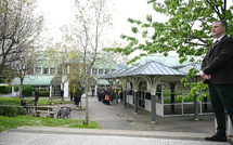 Lycéenne tuée à Nantes: le profil de l'agresseur examiné, vive émotion au lycée